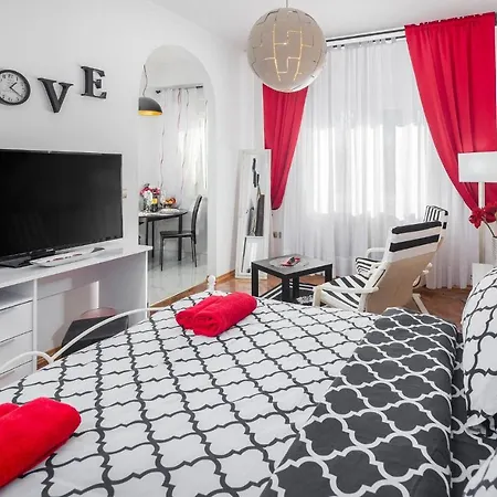 Apartmán Beautiful In Finida With Wifi Petrovija